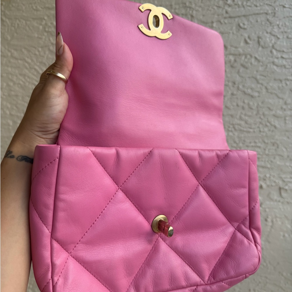 CHANEL Pink Quilted Lambskin Chanel 19 Flap Gold and Ruthenium Hardware - Picture 8 of 12